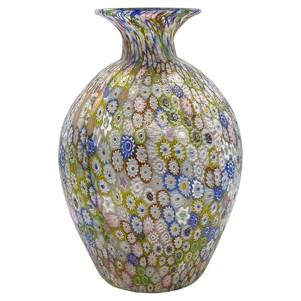 Italien Millefiori Kunstglas mit goldenen schillernden 8,6 Zoll Vase