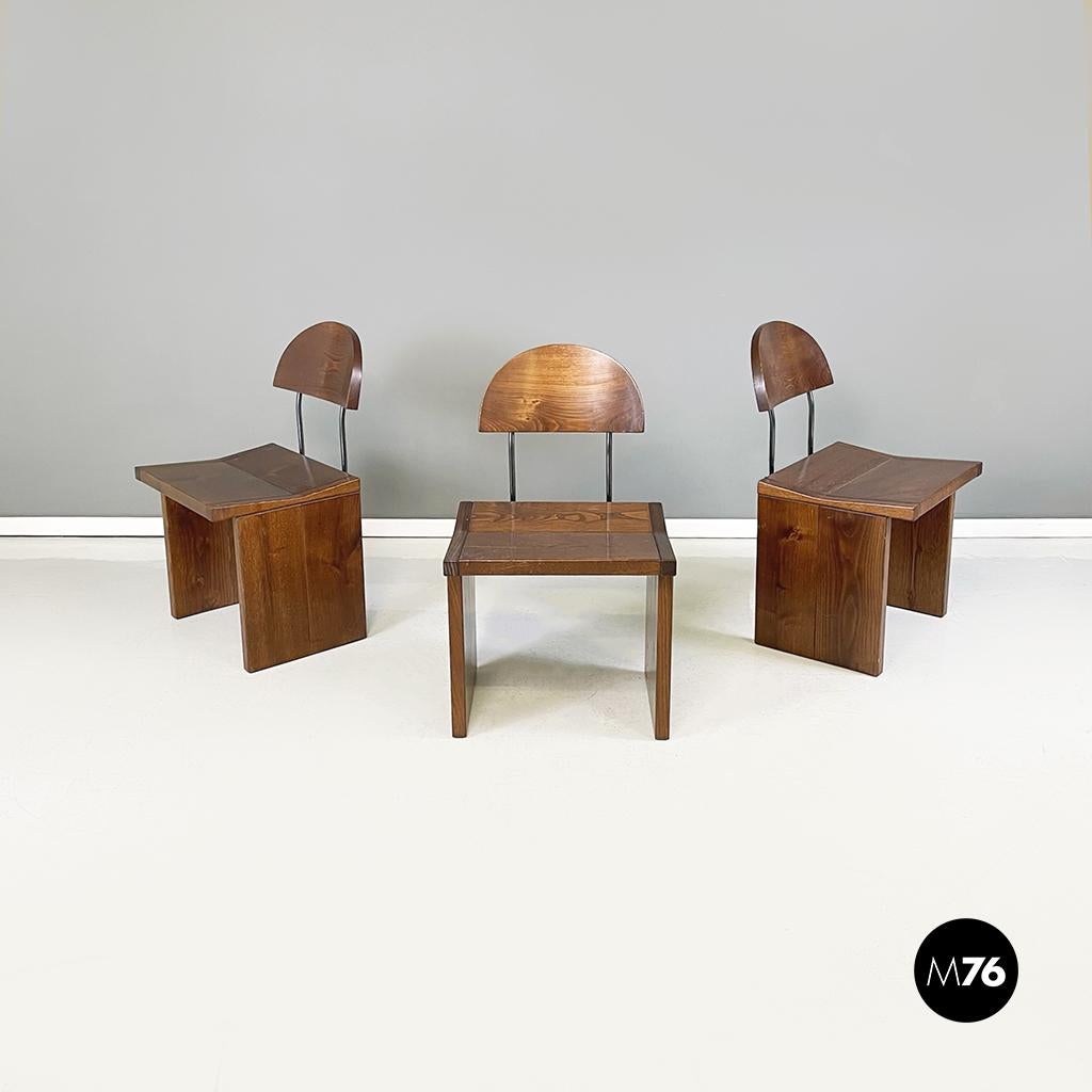 Moderne italienische Stühle, Bank und Esstisch aus Massivholz, 1980er Jahre im Angebot 3