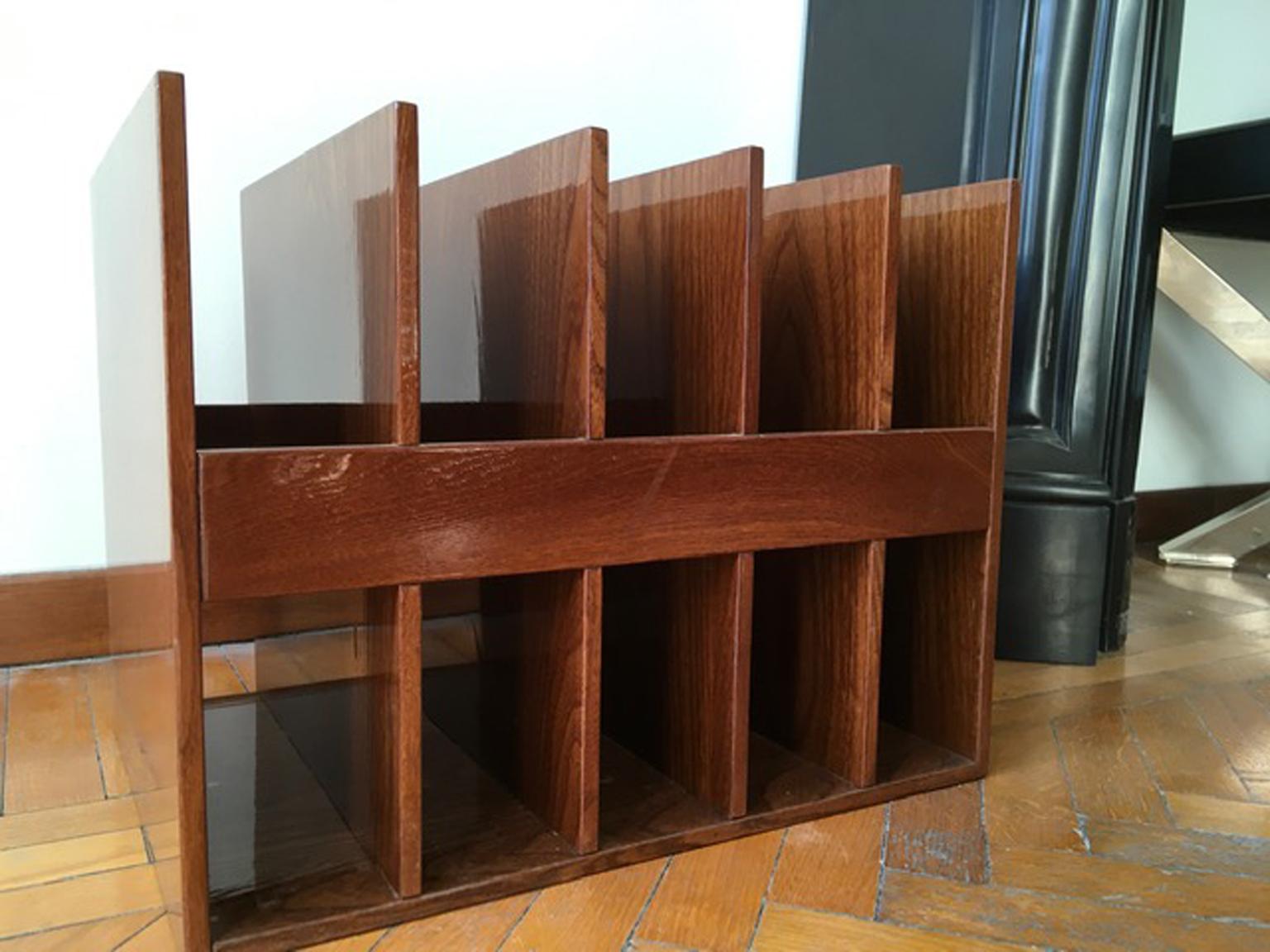Italy Modern Magazine Rack in Pearwood In Good Condition For Sale In Brescia, IT