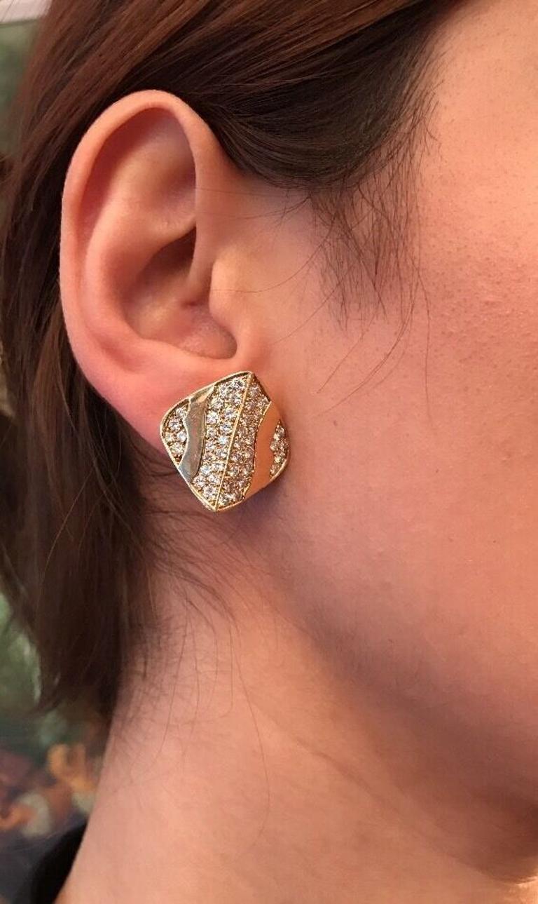 Round Cut Italy Modern Pave Diamond Button Earrings 3.00 carats in 18K Yellow Gold For Sale