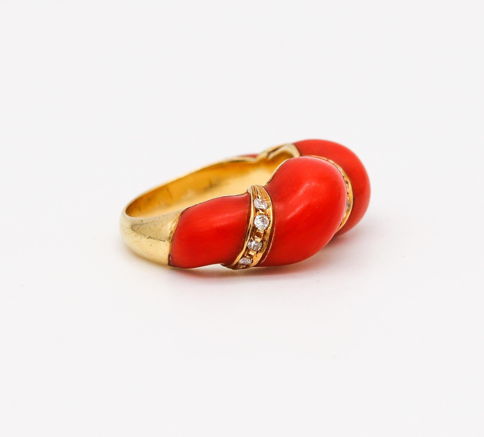 Mixed Cut Italy Modernist 1970 Fluted Sardinian Coral Ring In 18Kt Yellow Gold And Diamond