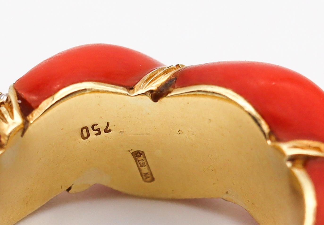 Women's Italy Modernist 1970 Fluted Sardinian Coral Ring In 18Kt Yellow Gold And Diamond