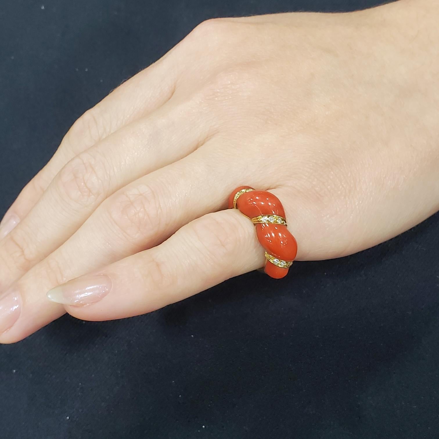 Italy Modernist 1970 Fluted Sardinian Coral Ring In 18Kt Yellow Gold And Diamond 1