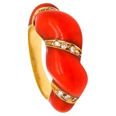 Italy Modernist 1970 Fluted Sardinian Coral Ring In 18Kt Yellow Gold And Diamond