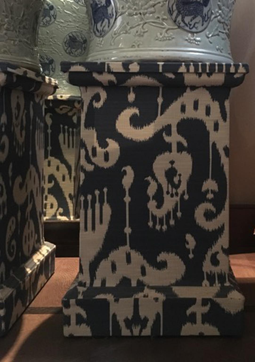 Moderne Paire de colonnes recouvertes de tissu, production contemporaine, Italie en vente