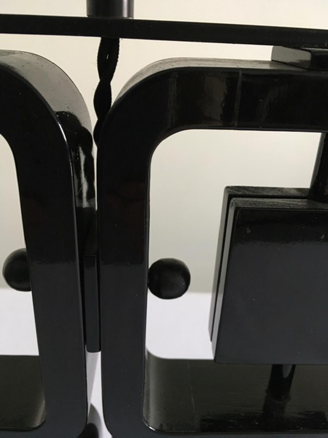 XXIe siècle et contemporain Italie Paire de lampes de table en noyer noir de style The Modernity en vente