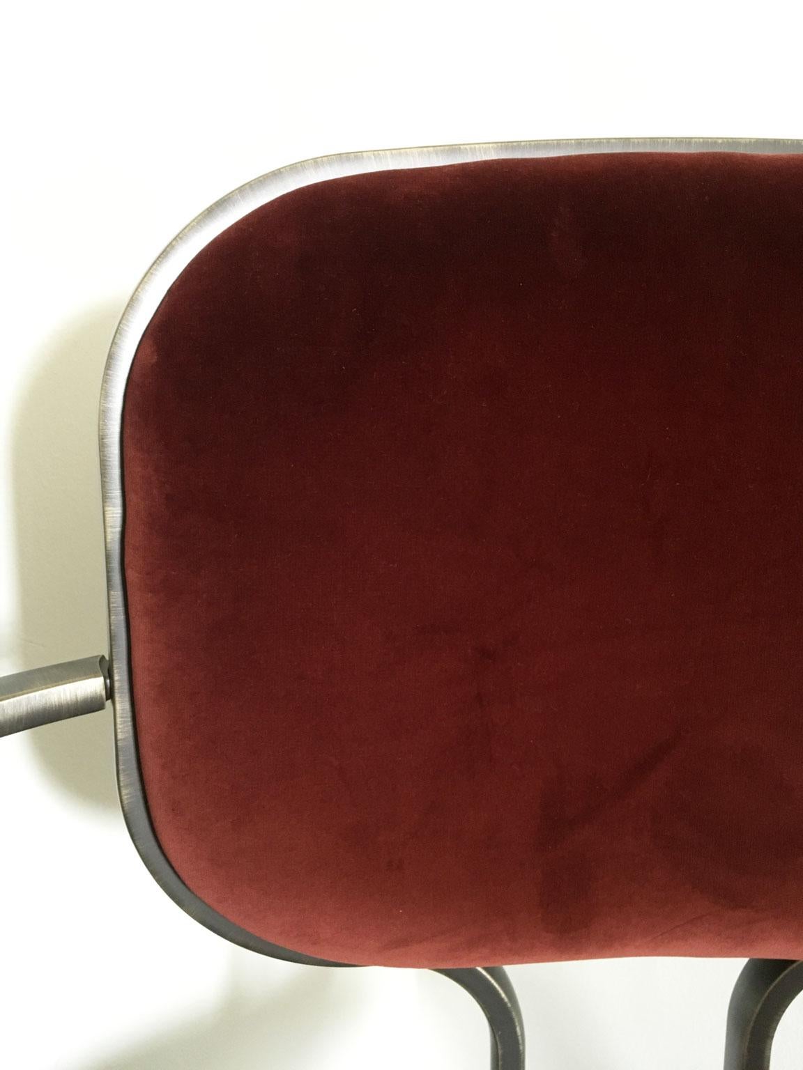 Italia Pareja de sillones de metal bruñido y terciopelo de Ghdini 1961 en venta 8