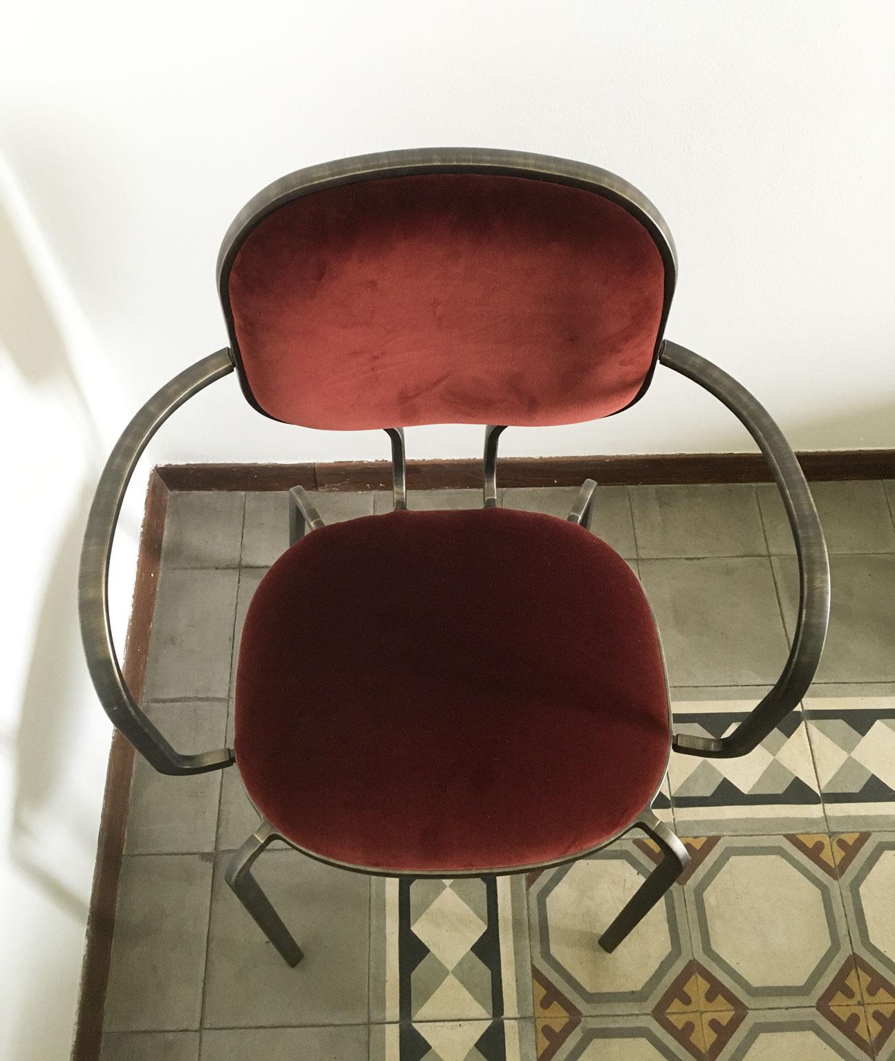 Italia Pareja de sillones de metal bruñido y terciopelo de Ghdini 1961 en venta 9