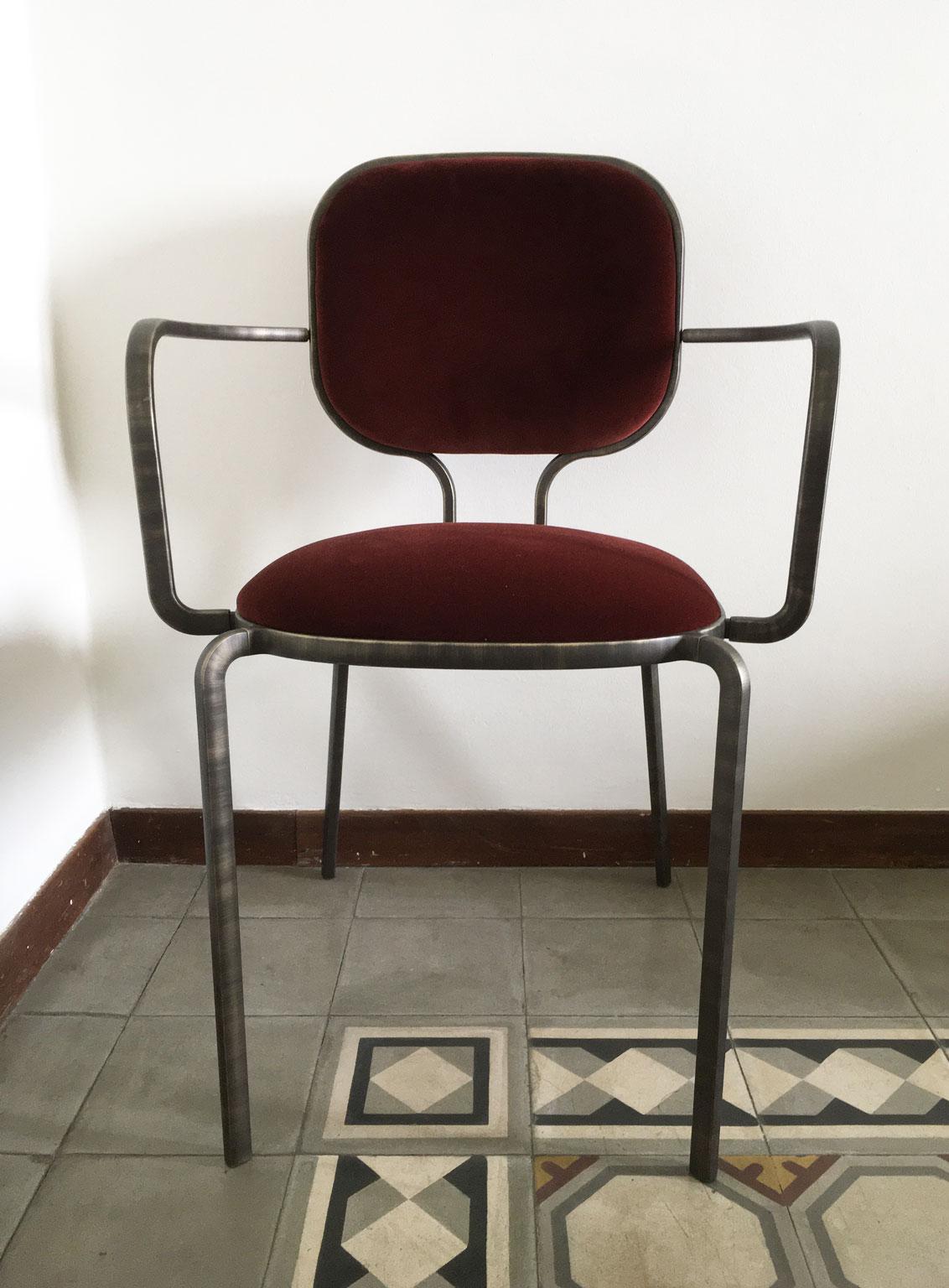 Italia Pareja de sillones de metal bruñido y terciopelo de Ghdini 1961 Minimalista en venta