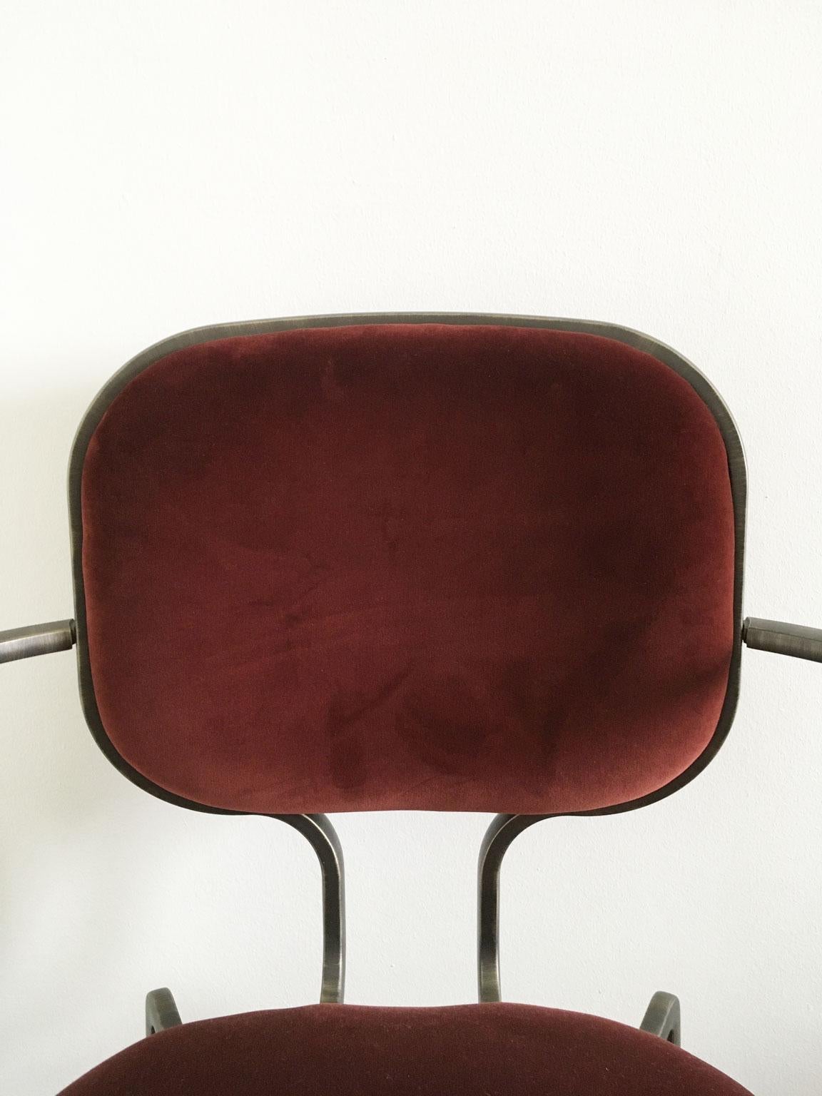 Italia Pareja de sillones de metal bruñido y terciopelo de Ghdini 1961 Aluminio en venta