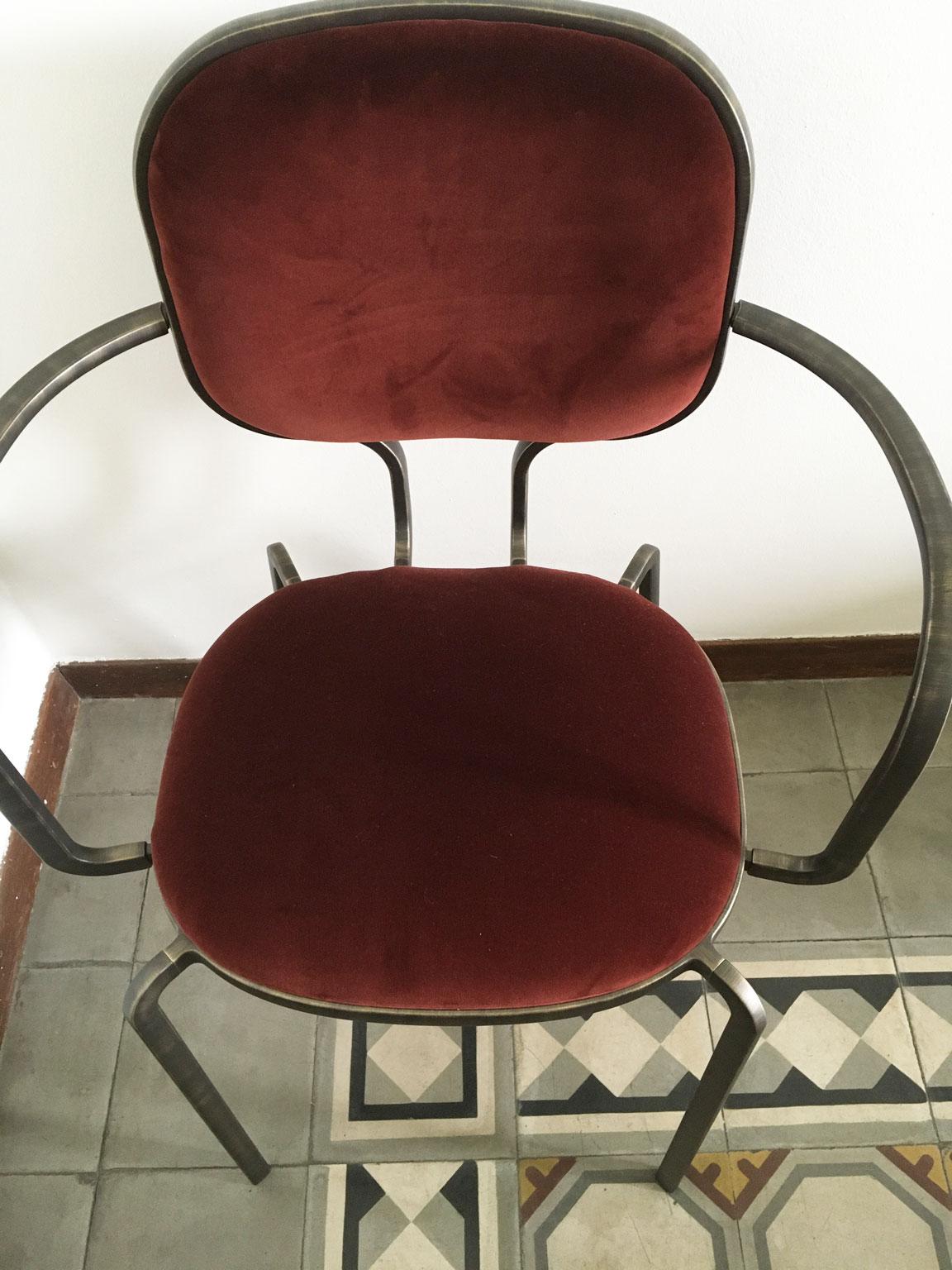 Italia Pareja de sillones de metal bruñido y terciopelo de Ghdini 1961 en venta 1