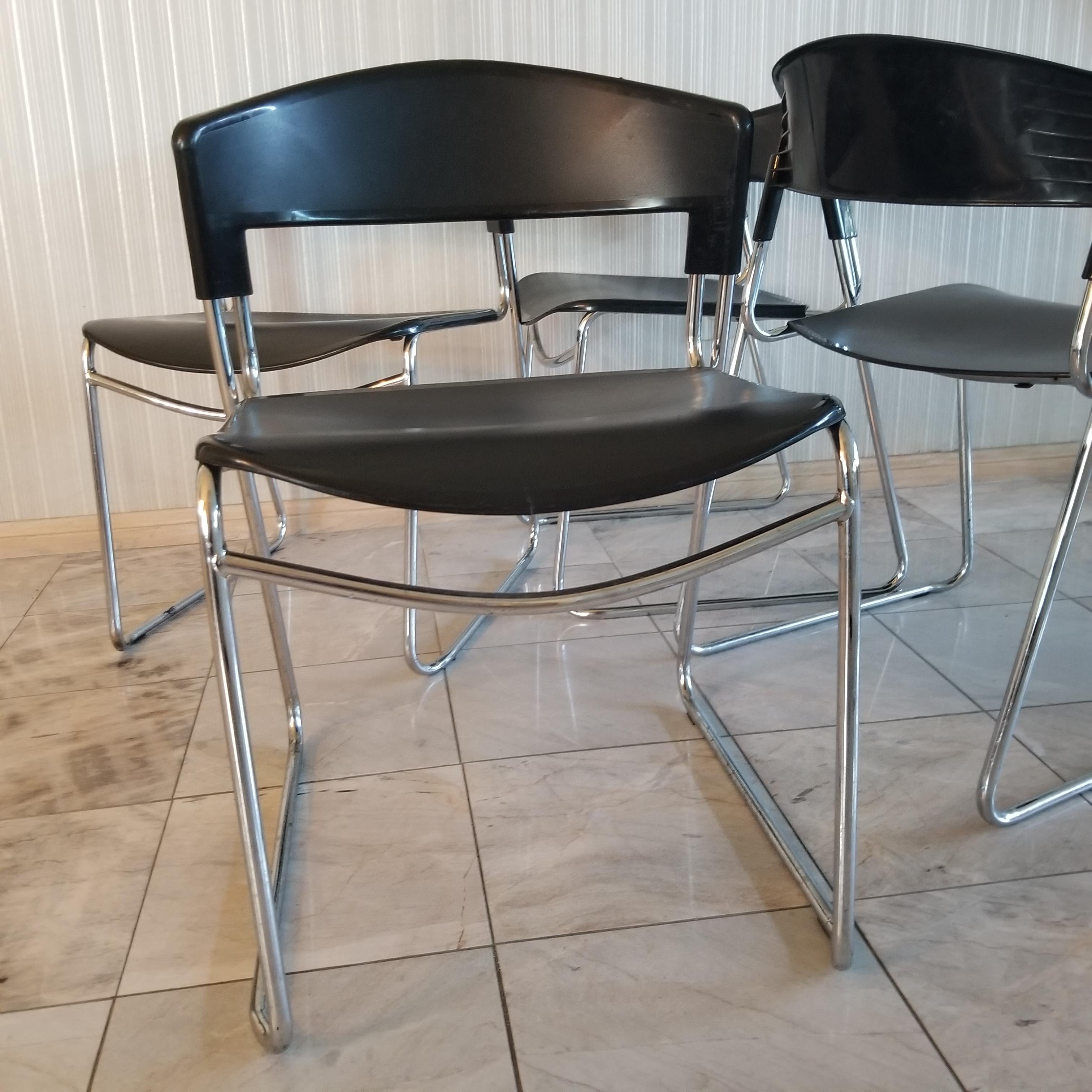 ITALY Paolo Favaretto  Post Modern Tubular Chrome Chairs Stacking Assisa  1986 In Good Condition In Chula Vista, CA