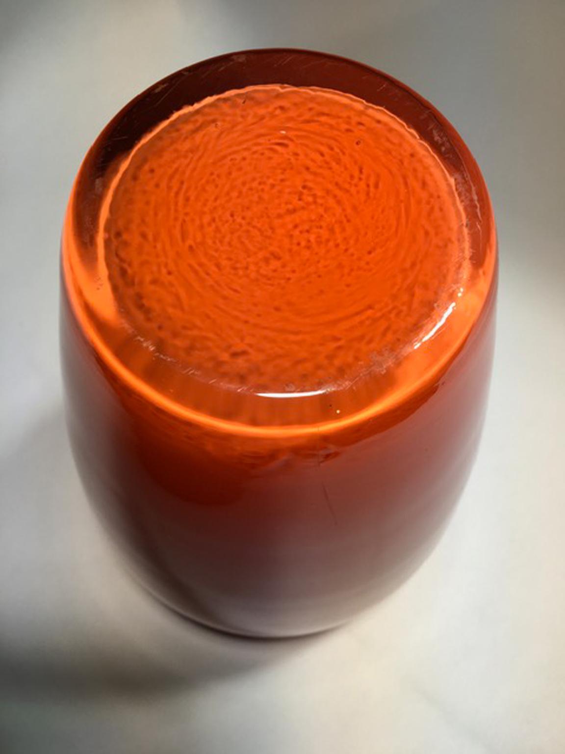 Postmoderne Italie 1990  Vase en verre de Murano orange post-moderne en vente