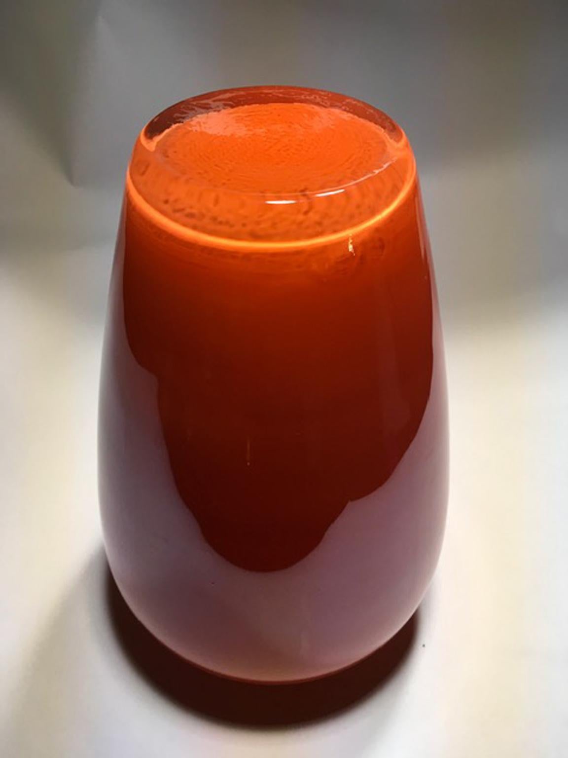 italien Italie 1990  Vase en verre de Murano orange post-moderne en vente