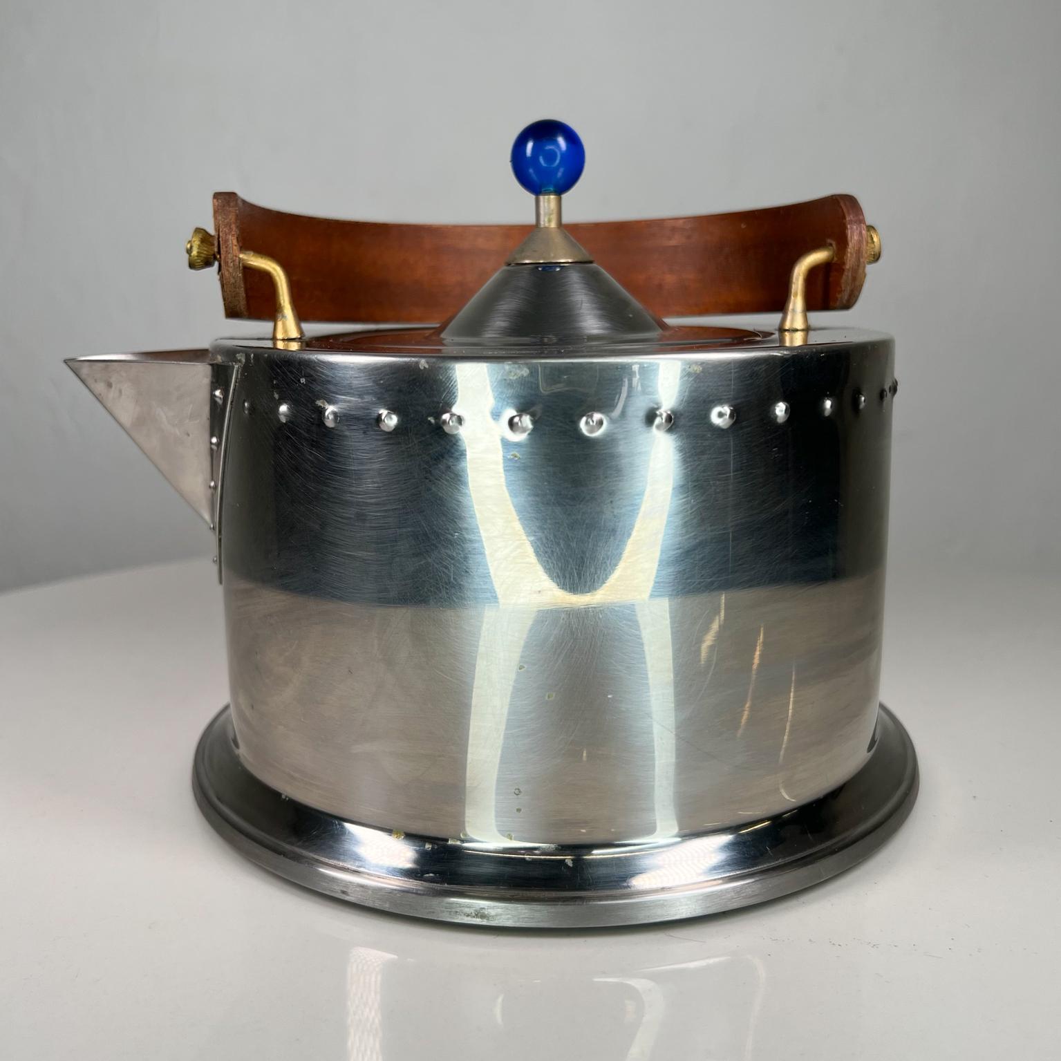 Italy Postmodern Blue Finial Tea Pot Kettle Stainless Steel C Jorgensen Bodum In Good Condition In Chula Vista, CA