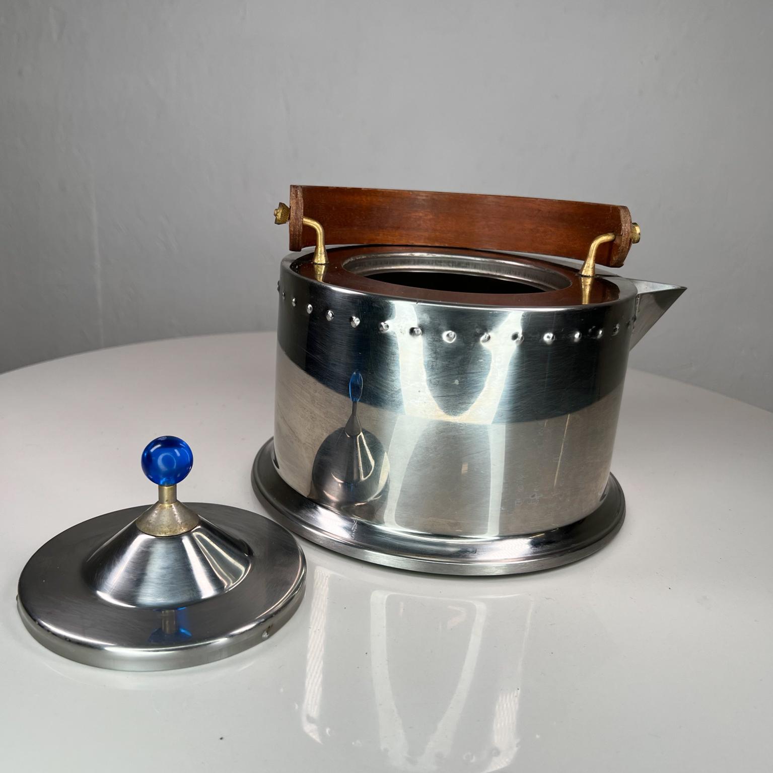 Italienische postmoderne blaue Teekanne aus Edelstahl mit Endstück C Jorgensen Bodum im Zustand „Gut“ in Chula Vista, CA