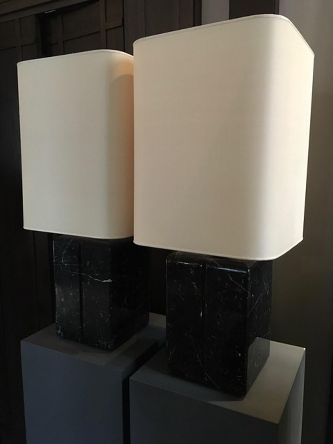 Lampe de table en marbre noir de conception post-moderne, Italie  en vente 6