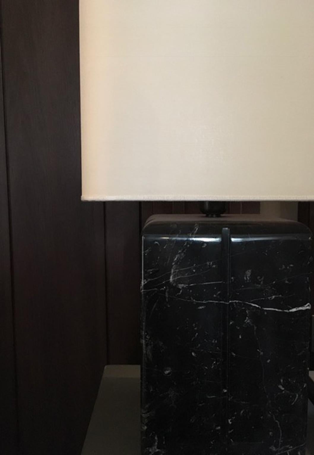 Lampe de table en marbre noir de conception post-moderne, Italie  en vente 7