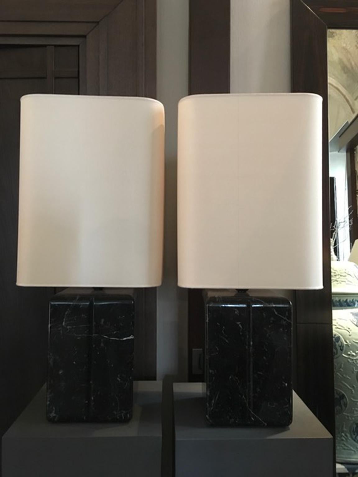 Lampe de table en marbre noir de conception post-moderne, Italie  en vente 8