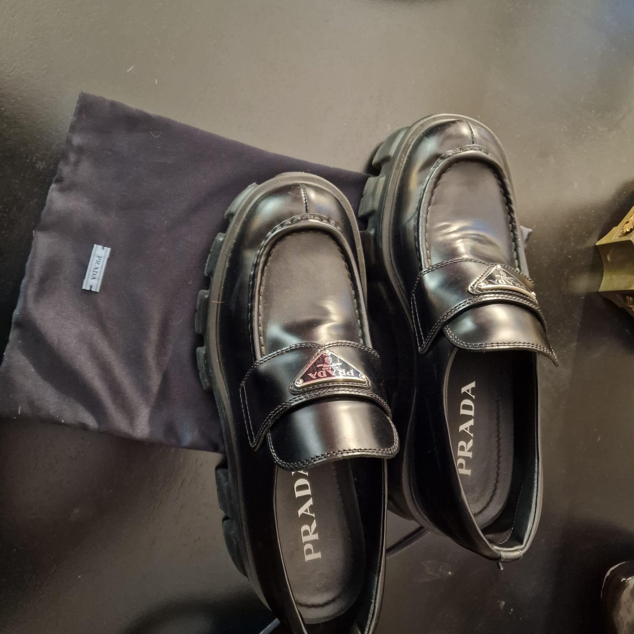 Italy Prada Black Loafers, sport shoes In Good Condition In VALLADOLID, ES