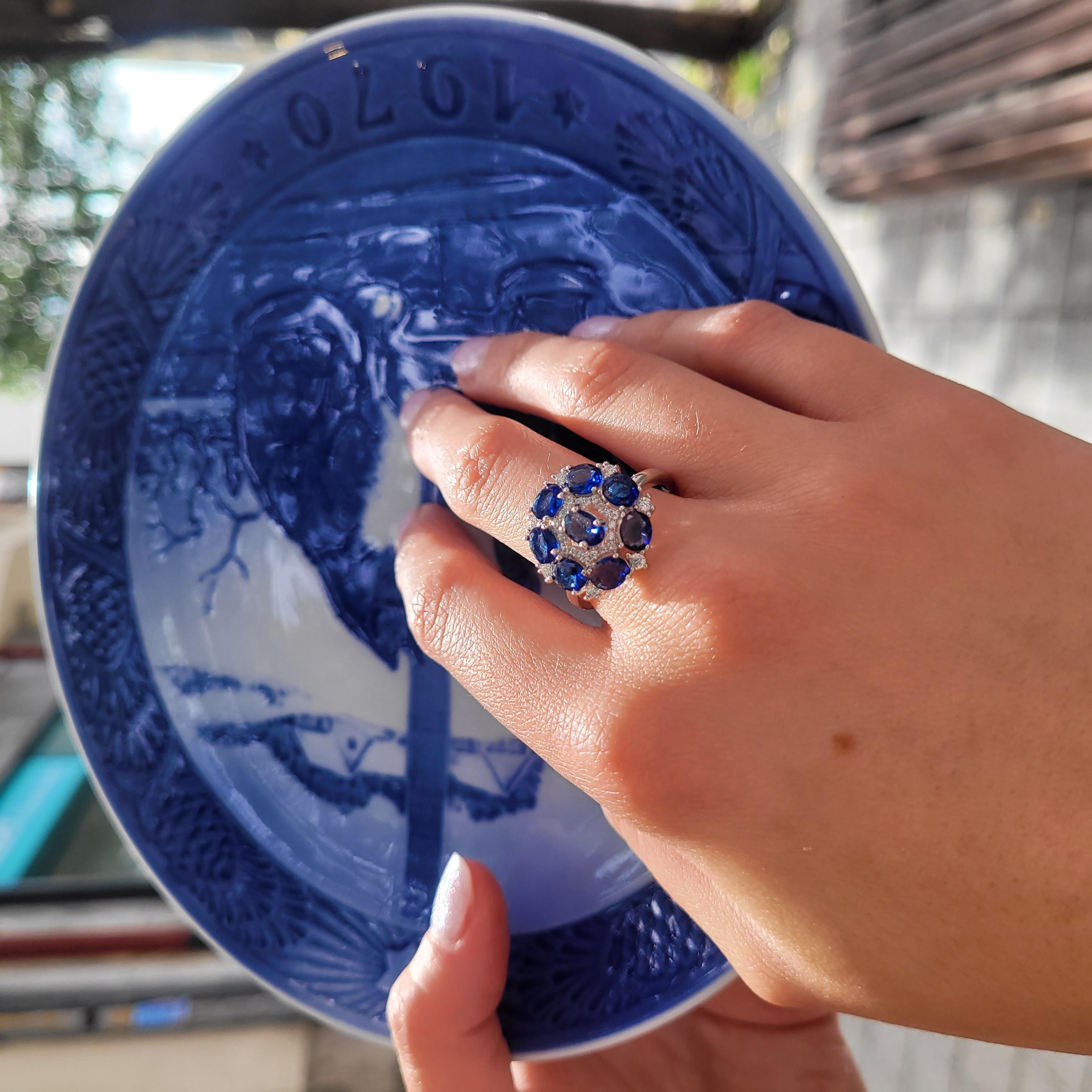 Women's or Men's Italy rosette ring, sapphire root and zircons, 925 silver For Sale
