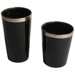 Italienisches Set aus zwei schwarzen Kunsthorn- und Metallschalen aus Chrom im Bergstil
