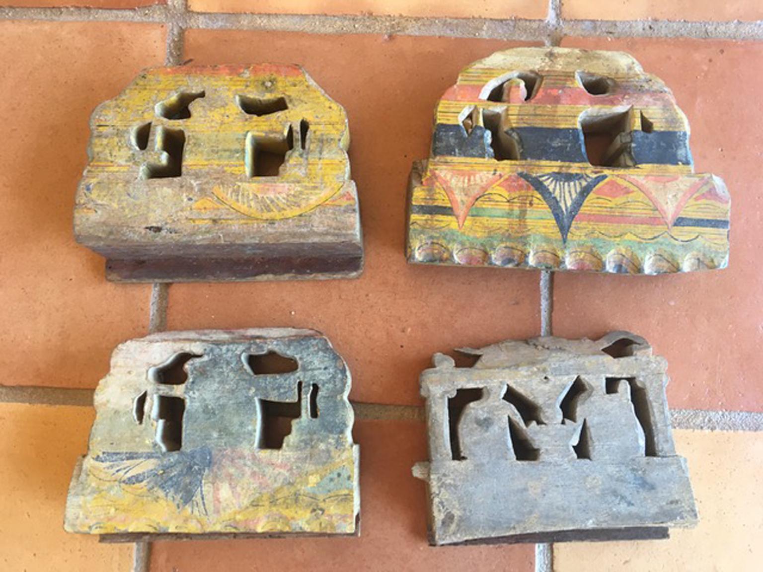 Italy Sicily Late 19th Century Set of 4 Kitchen Wooden Tiles with Rural Scenes In Good Condition For Sale In Brescia, IT