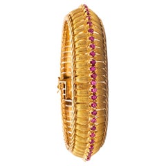 Italy Torino 1955 Designer Flexible Bracelet in Solid 18Kt Gold 6.25 Cts Rubies
