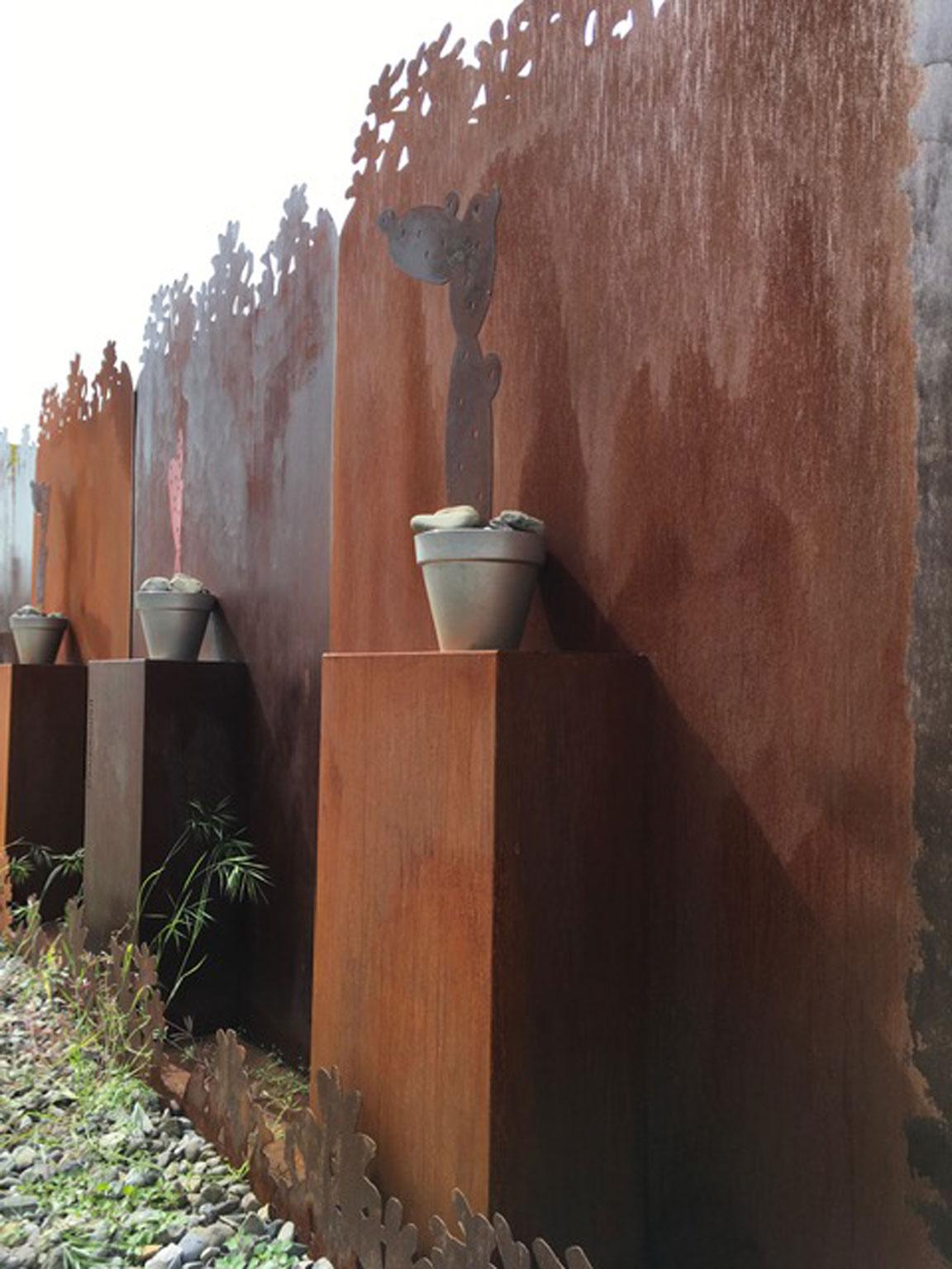 Fait main Italie - Urano Palma - Cactus blanc en fer forgé dans un vase pour décoration de jardin en vente