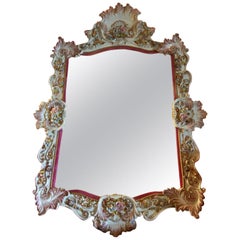 Italie - Miroir en porcelaine de Capodimonte avec fleurs, milieu du 20e siècle