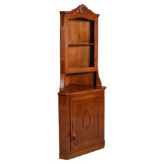 Vitrine d'angle italienne des années 1940, style Renaissance, polie à la cire