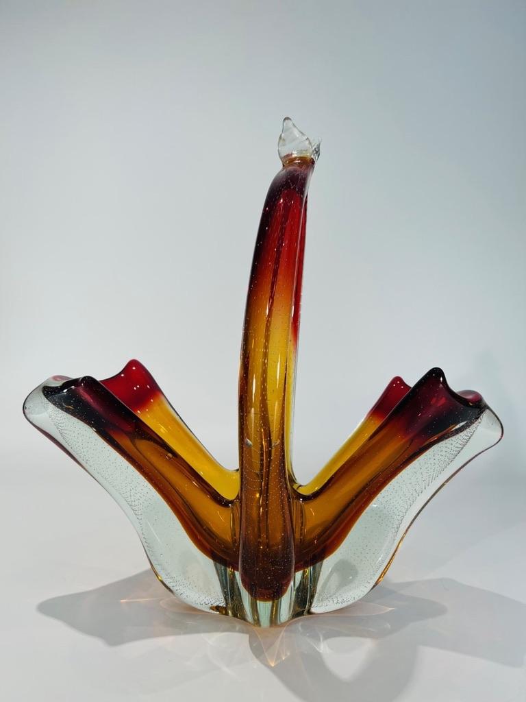 Italiano Cestino Itamo Pustetto in vetro di Murano bicolore del 1950 circa. in vendita