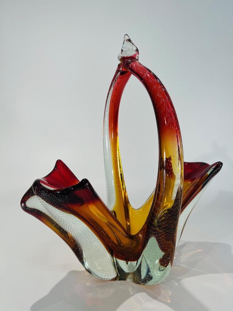 Autre Panier Itamo Pustetto en verre de Murano bicolore circa 1950. en vente