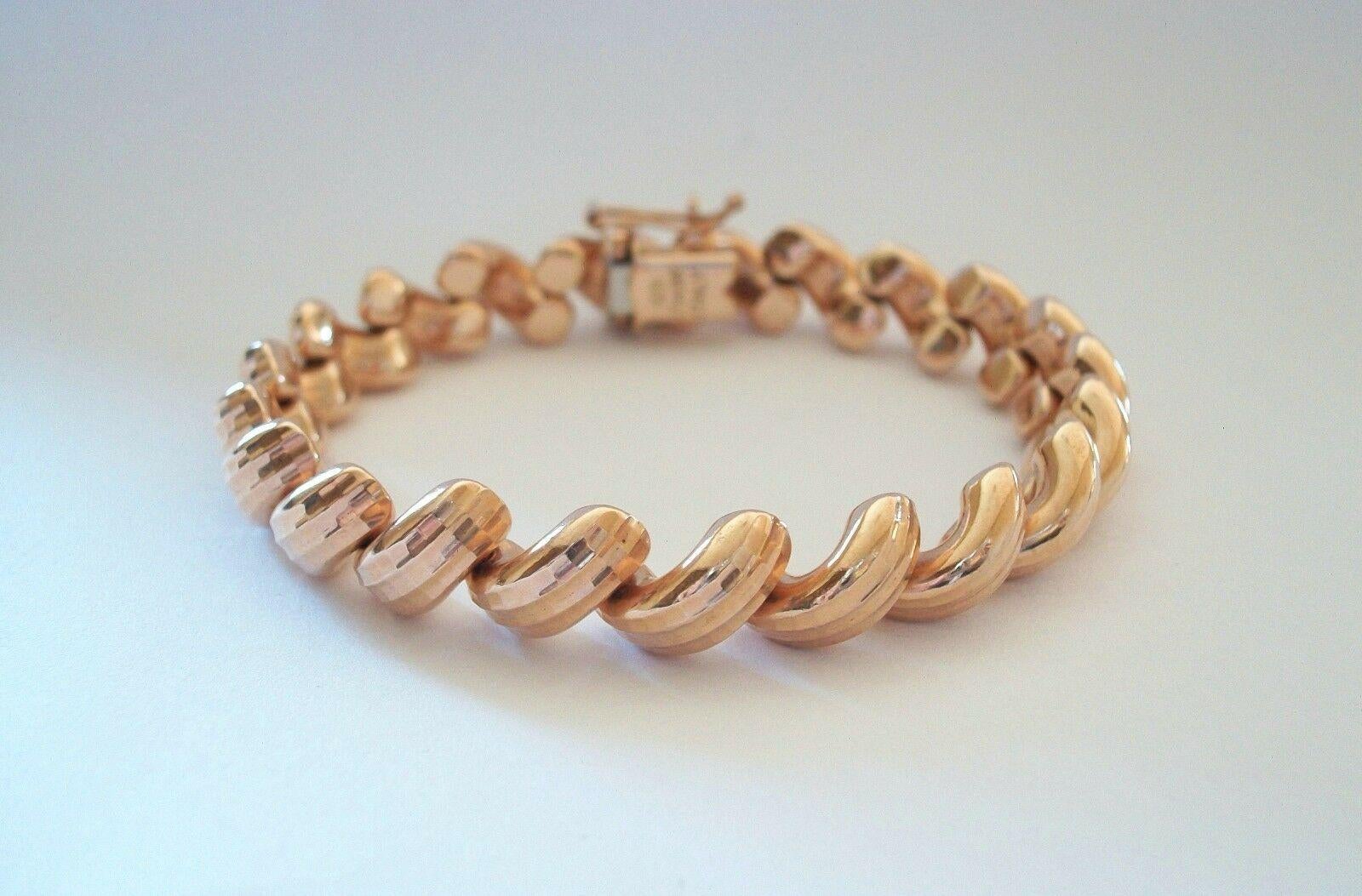 ITAOR - Vintage rose gold vermeil over sterling silver fancy link bracelet - fine details with faceted finish - box clasp with stainless steel closure and 'figure eight' safety clasp - signed on the clasp - Italy - late 20th century.

Excellent