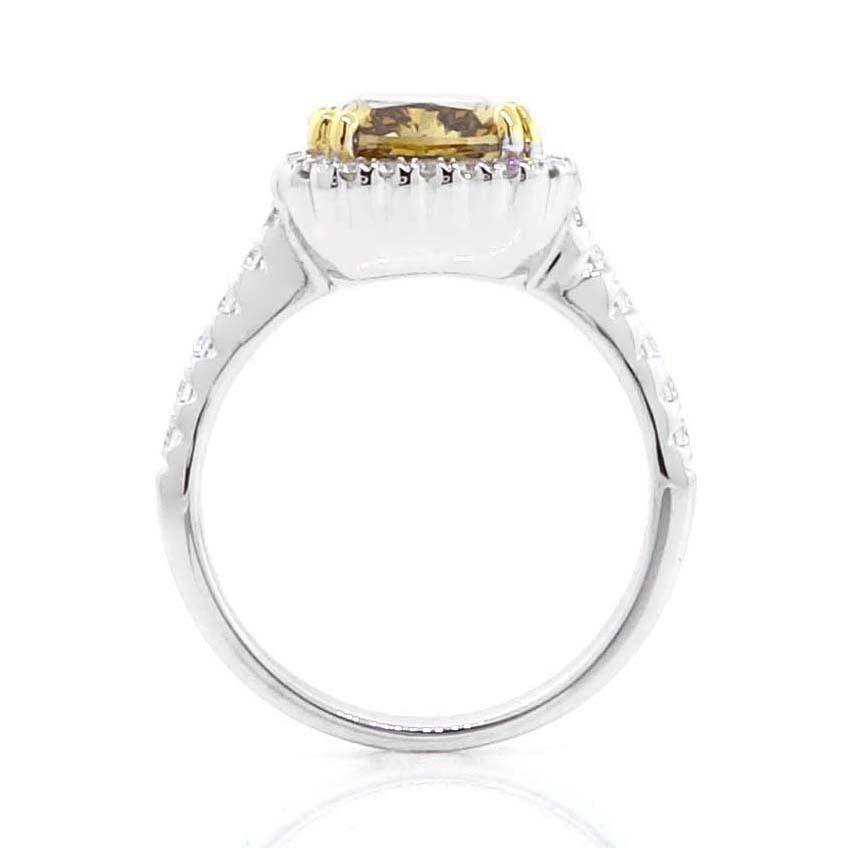 Taille coussin Diamant coussin certifié GIA de 3,41 carats, de couleur naturelle et de fantaisie en vente