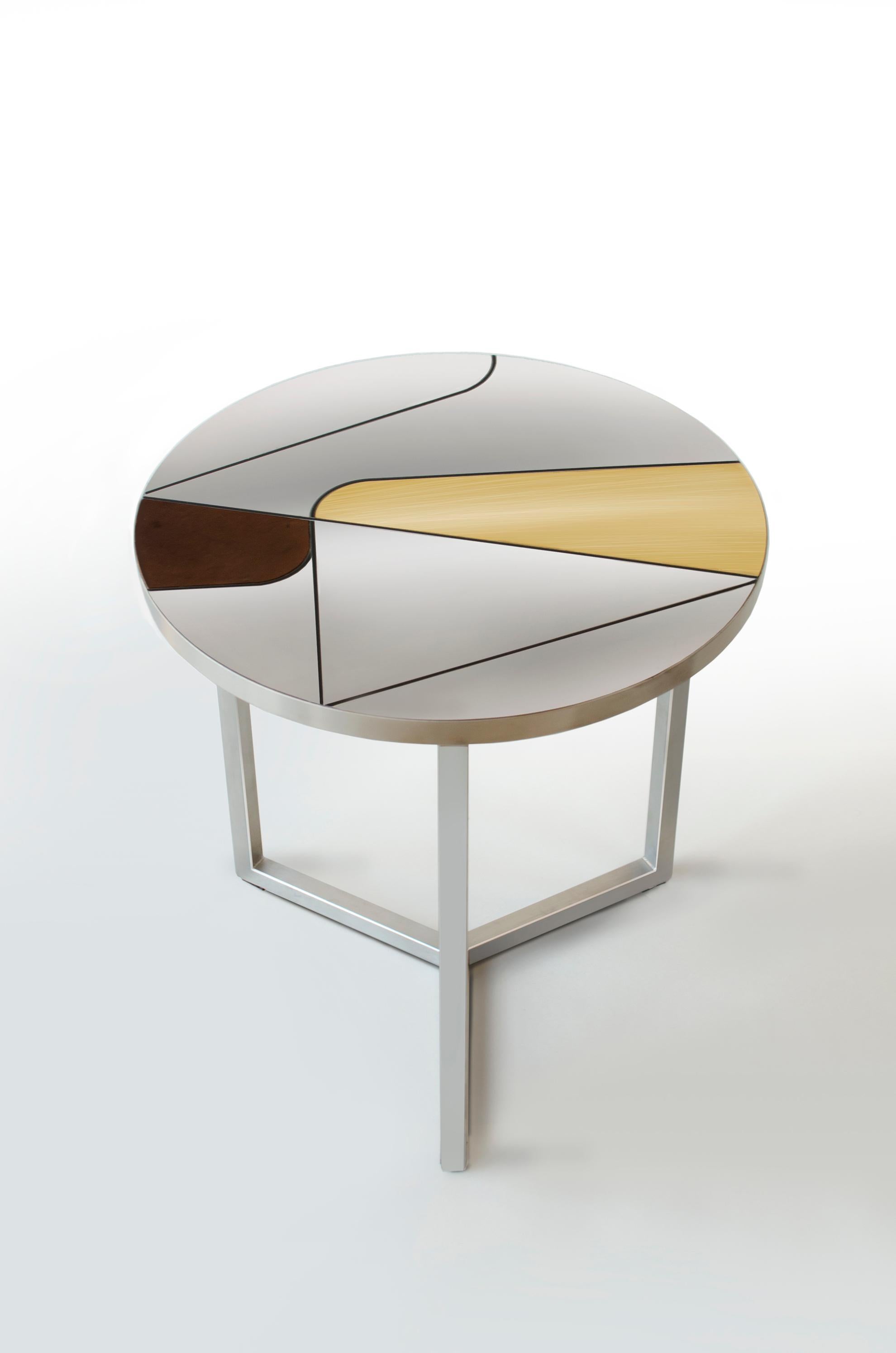 Table basse Itinera 45 par Atlas Project
Dimensions : Ø 45 x H 47 cm : Ø 45 x H 47 cm. 
MATERIAL : Bois, laiton brossé, cuir et acier inoxydable.

Disponible en deux tailles différentes. Veuillez nous contacter.

Tables basses
Les géométries qui