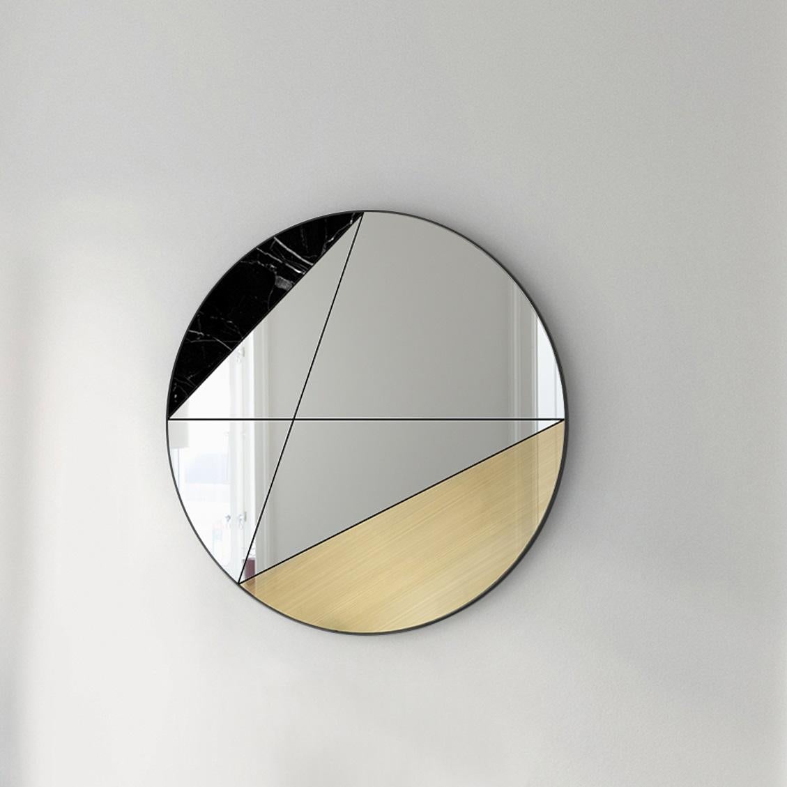 Espejo de pared Itinera Clepsydra IV 80 by Atlas Project
Dimensiones: D 3/5 x Ø 80 cm. 
Materiales: Hierro pintado en polvo negro, mármol Marquinia negro, latón cepillado, espejo y madera.
Disponible en distintos acabados y tamaños. Póngase en