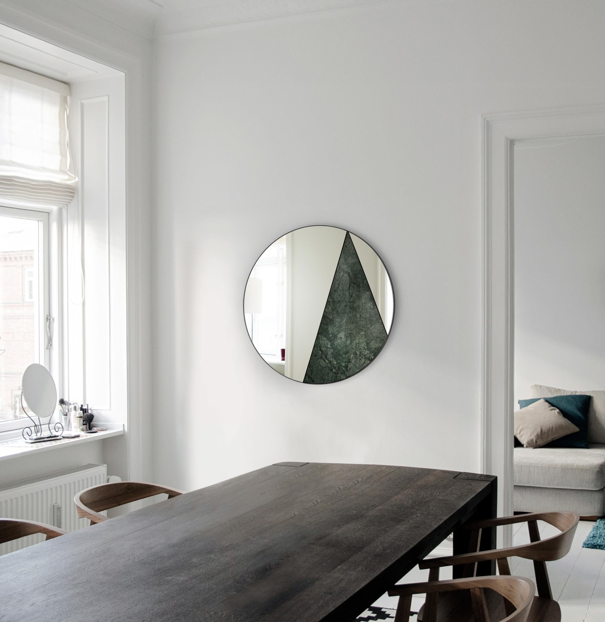 Miroir mural Itinera Res III 120 par Atlas Project
Dimensions : D 3/5 x Ø 120 cm. 
MATERIAL : Fer peint à la poudre noire, marbre vert du Guatemala, miroir et bois.

Disponible en différentes finitions et tailles. Veuillez nous