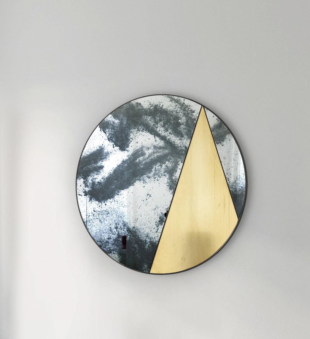 Miroir mural Itinera Res Lunare II 120 par Atlas Project
Dimensions : D 3/5 x Ø 120 cm. 
MATERIAL : Fer peint à la poudre noire, laiton brossé, miroir et bois.

Disponible en différentes finitions et tailles. Veuillez nous contacter.

ITINERA
Le