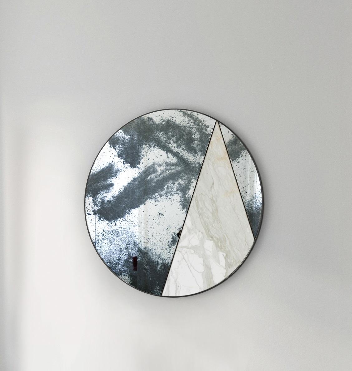 Itinera Res Lunare III 120 Miroir mural par Atlas Project
Dimensions : D 3/5 x Ø 120 cm. 
MATERIAL : Fer peint à la poudre noire, marbre or Calacatta, miroir et bois.

Disponible en différentes finitions et tailles. Veuillez nous