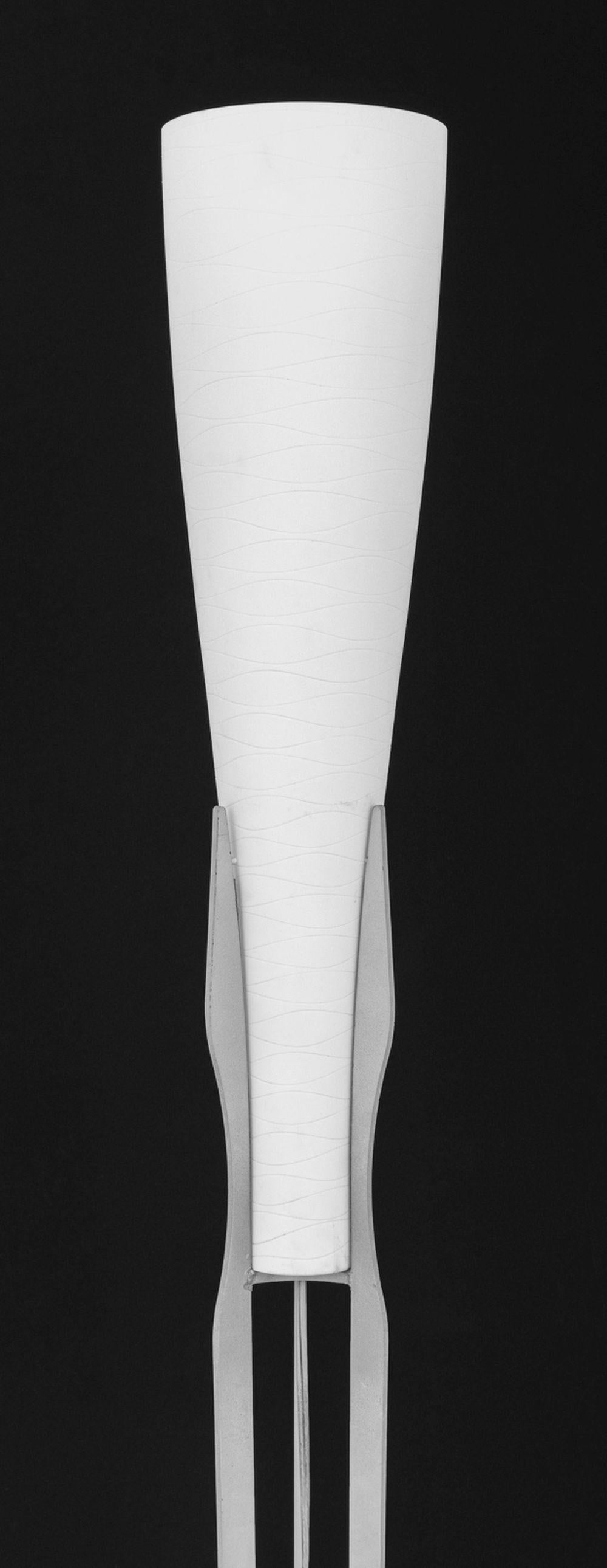 Italiano Lampada da terra ITRE in alluminio e vetro bianco in vendita