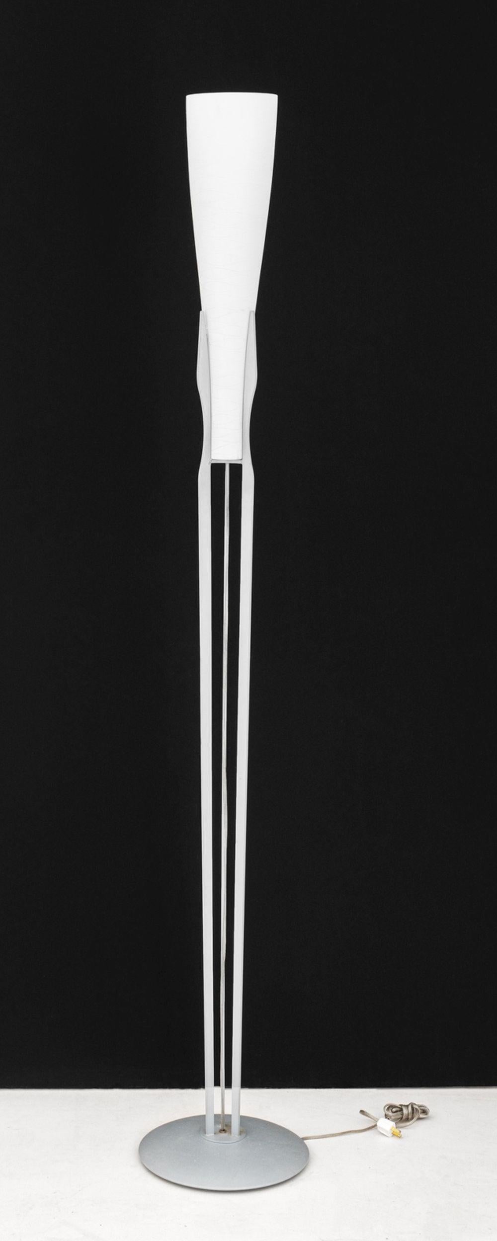 Fine XX secolo Lampada da terra ITRE in alluminio e vetro bianco in vendita