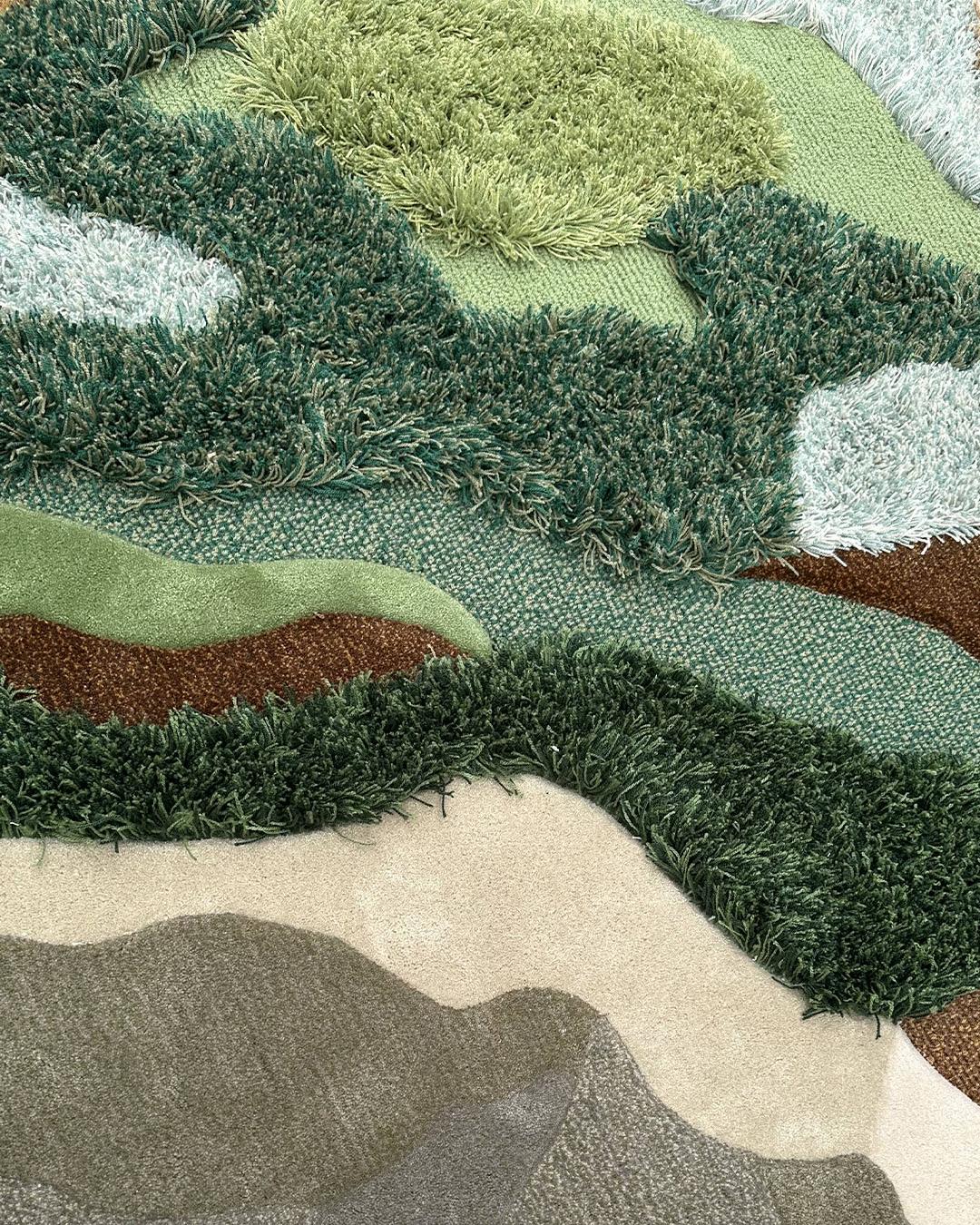 Unregelmäßige Form MOSS RUG Hantufted Grüner Teppich von RAG HOME (Moderne) im Angebot