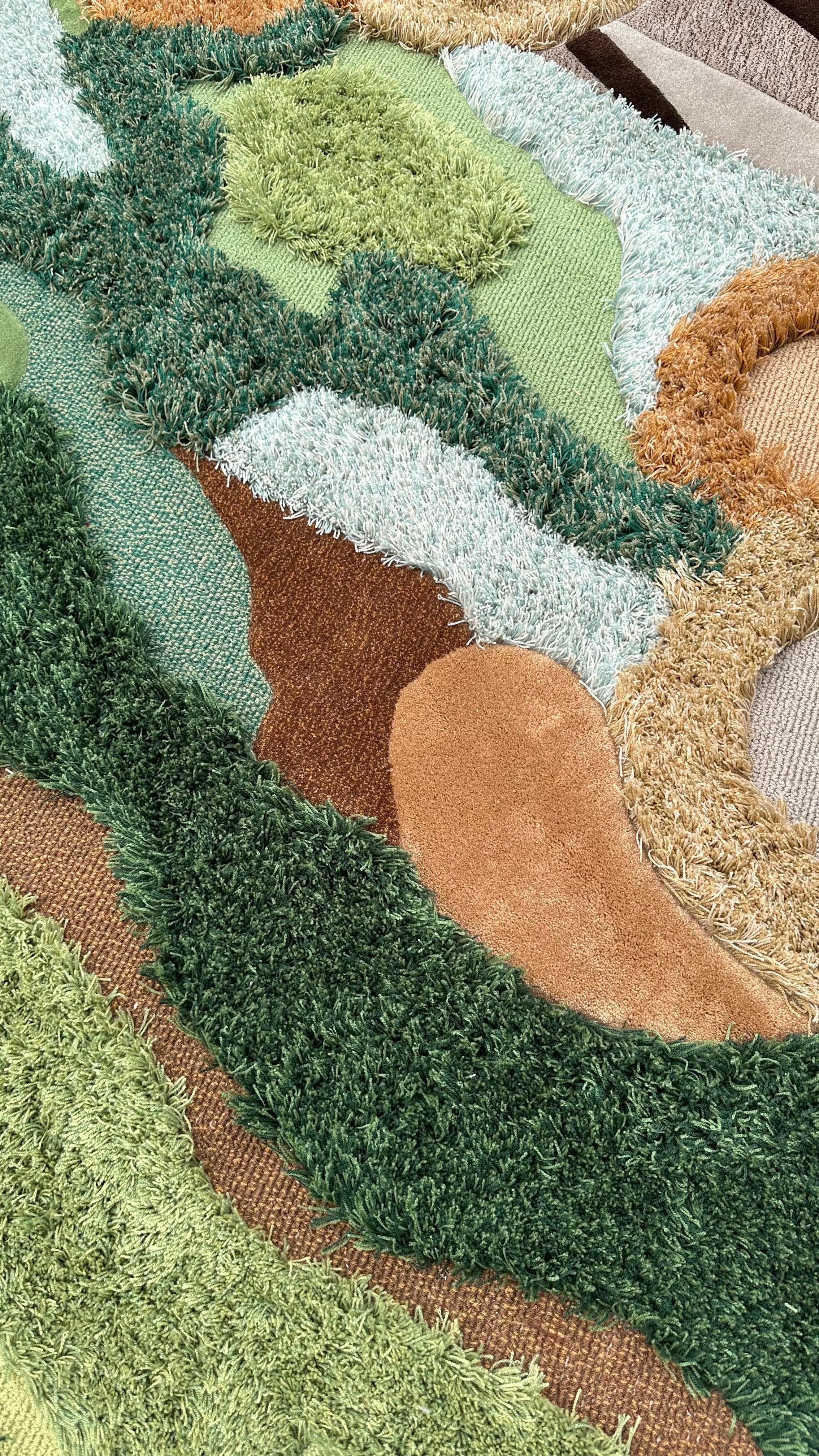 Unregelmäßige Form MOSS RUG Hantufted Grüner Teppich von RAG HOME (21. Jahrhundert und zeitgenössisch) im Angebot