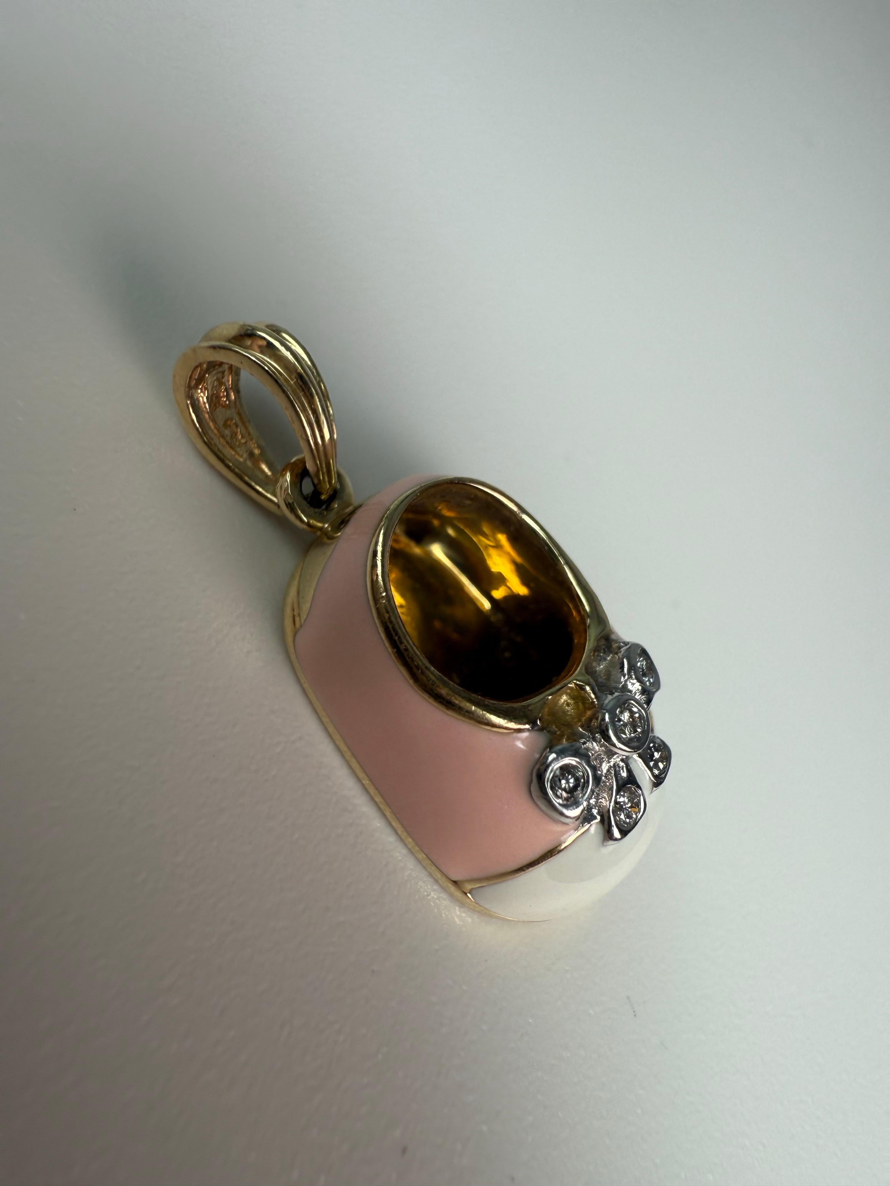 Taglio brillante Ciondolo per bambina in oro giallo 14KT con smalto e diamanti baby shooe in vendita