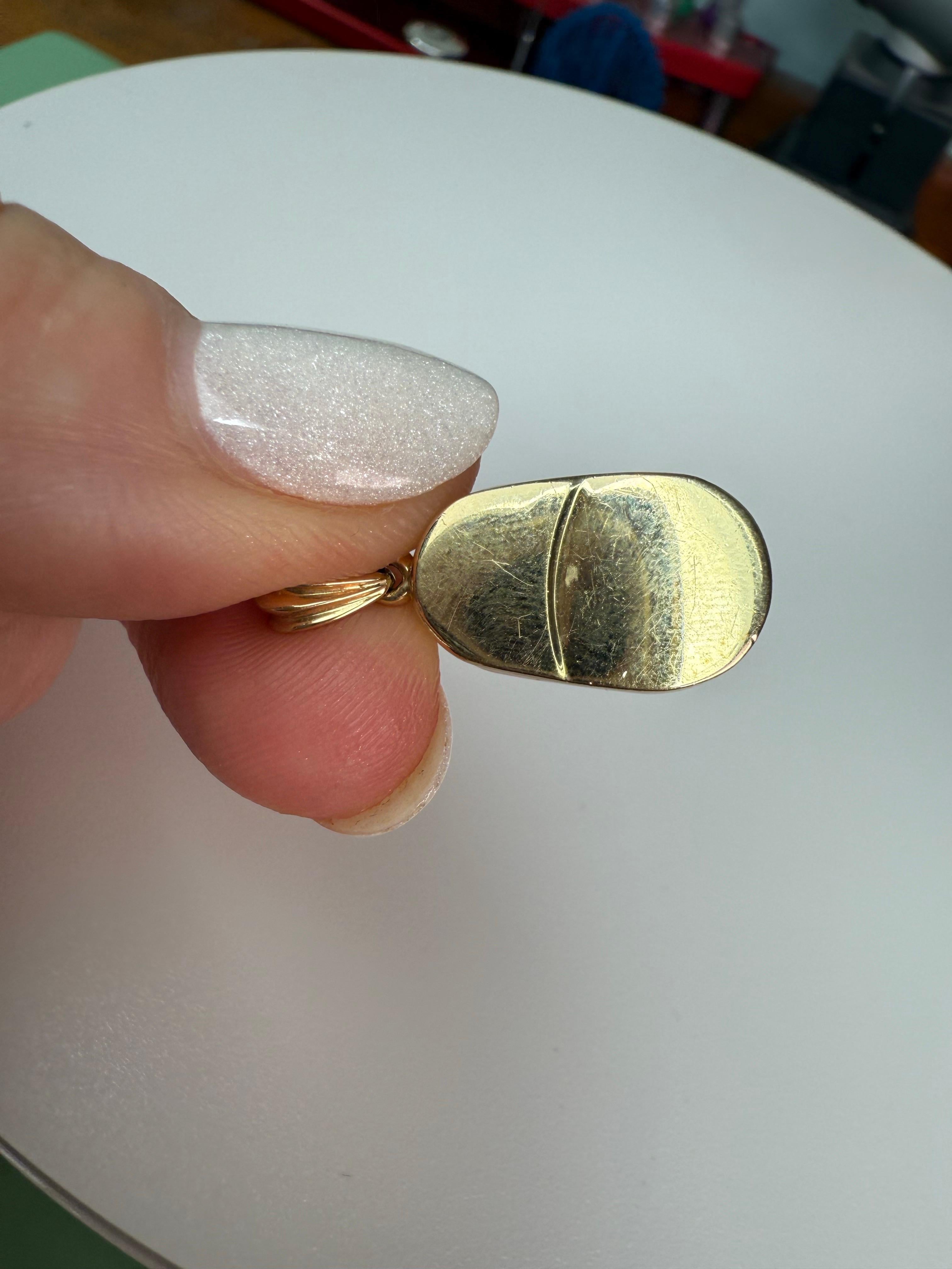 Ciondolo per bambina in oro giallo 14KT con smalto e diamanti baby shooe In condizioni Nuovo in vendita a Jupiter, FL
