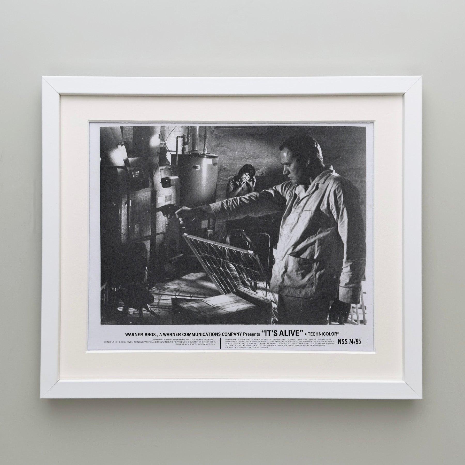 Its Alive (1974) Press Publicity Still - Encadré Excellent état - En vente à Bath, Somerset