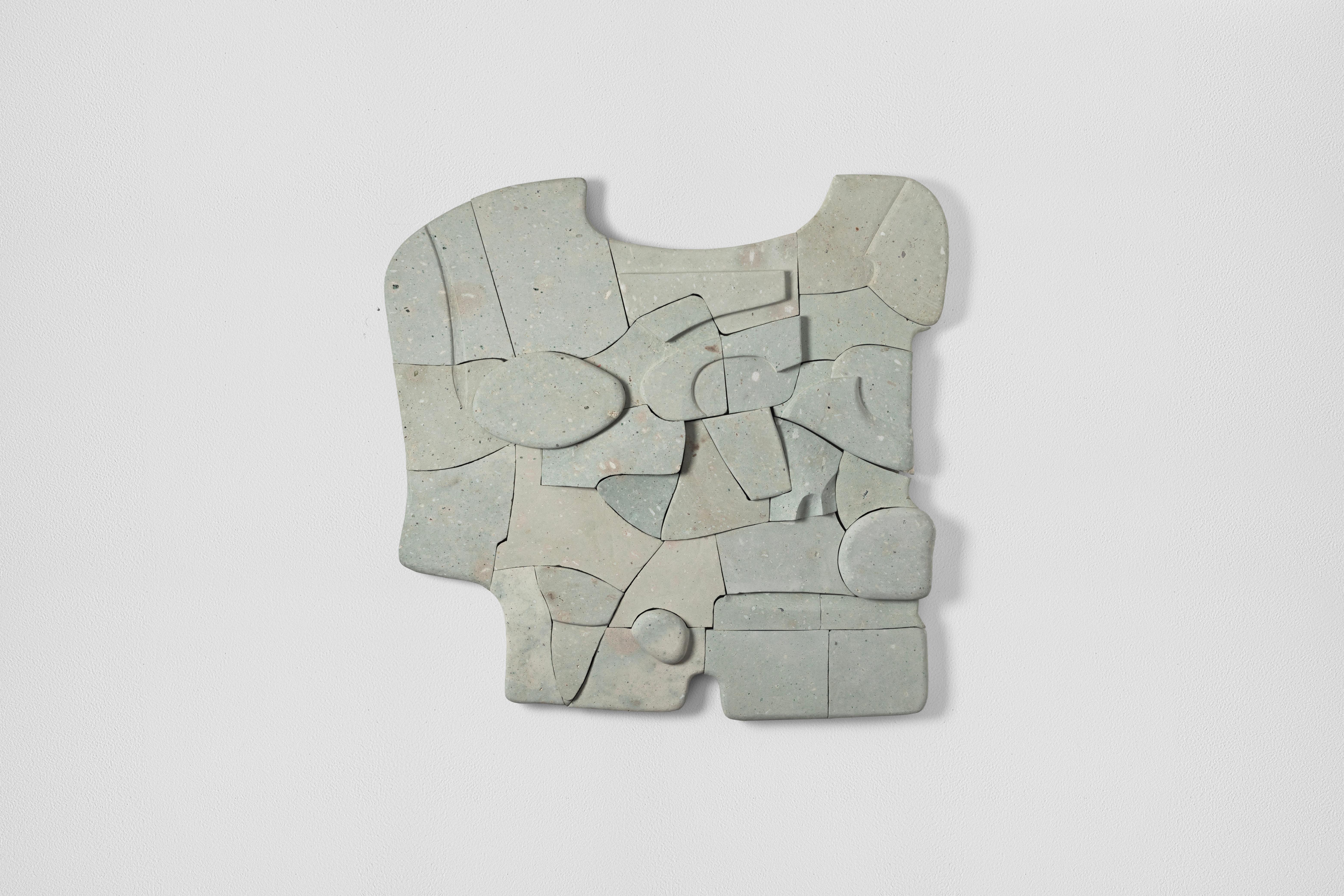È facile desiderare altre sculture di Carri
Dimensioni: L 120 x P 5 x H 120 cm
Materiali: Greene & Greene.
Peso: 75 Kg. 

I. A. B. 1995 Fernanda Carri spazia dalla pittura alla scultura, dalla ceramica ai tessuti, mentre i suoi soggetti spaziano dai