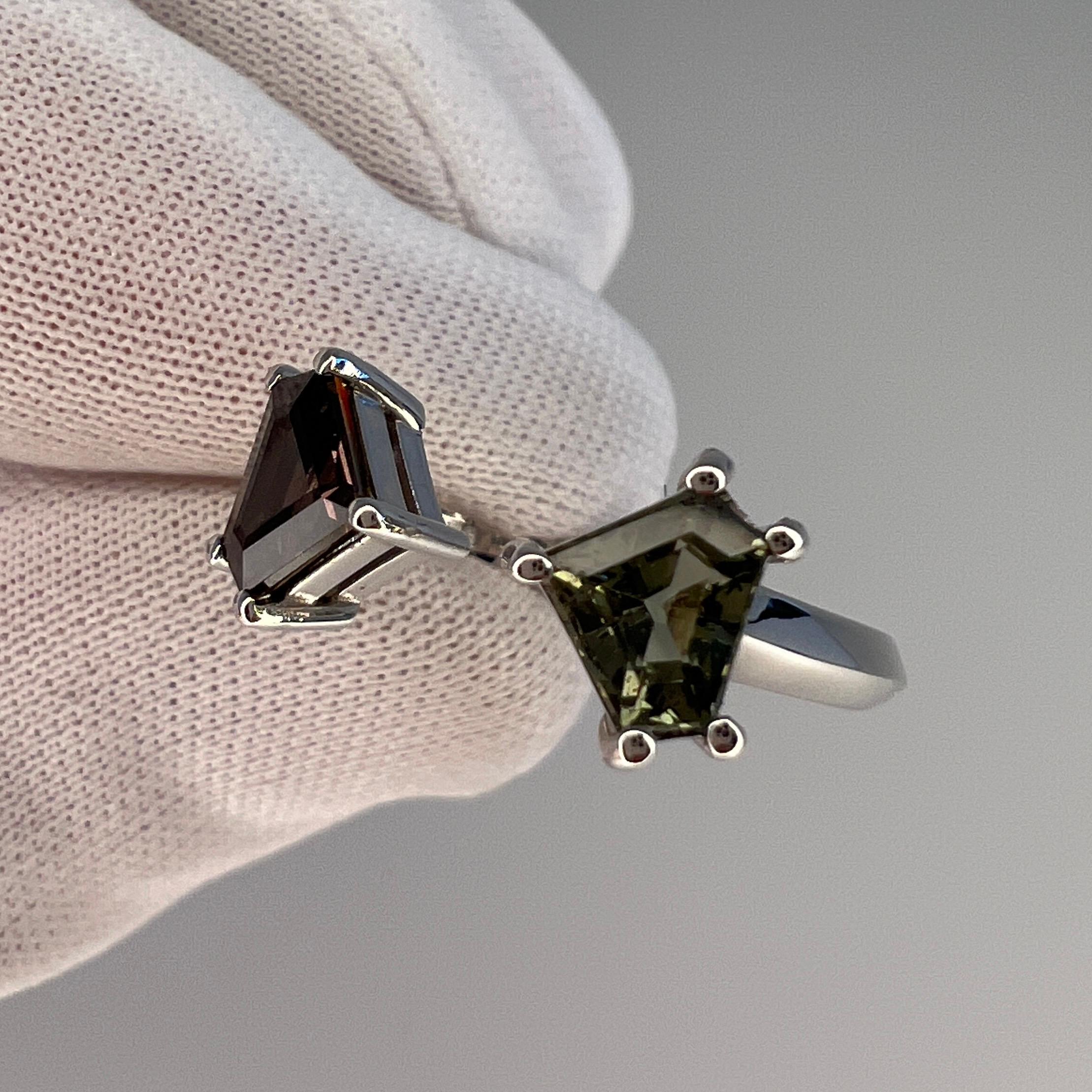 ITSIT Unique Fancy Color Change Sapphire Pentagon Cut 18k White Gold Open Ring For Sale 3