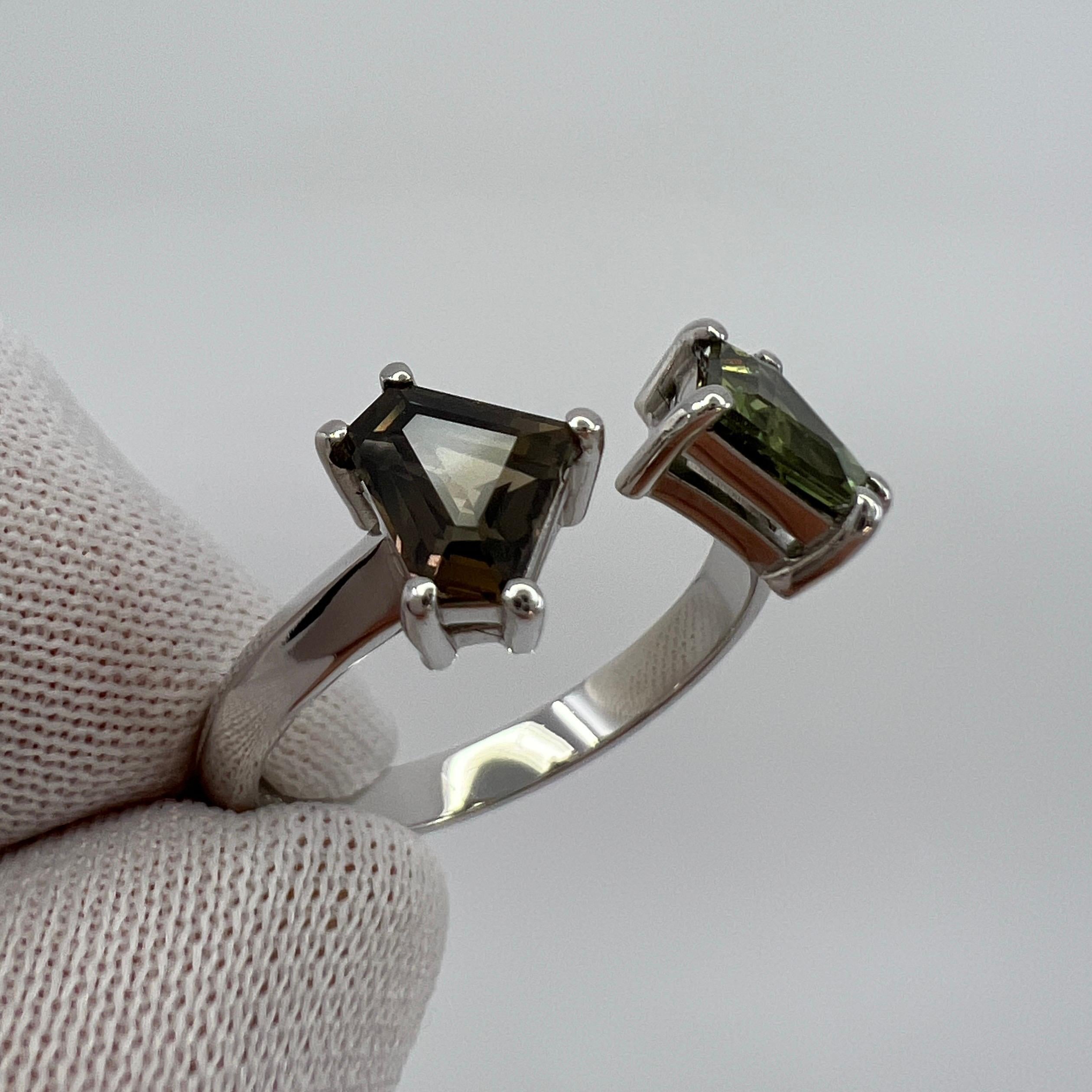 ITSIT Unique Fancy Color Change Sapphire Pentagon Cut 18k White Gold Open Ring In New Condition For Sale In Birmingham, GB